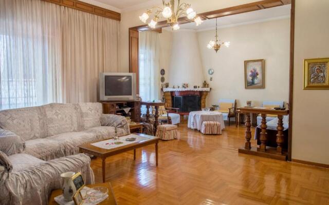 Apartment Βυρωνος