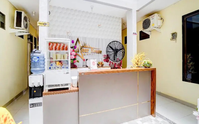 OYO 90052 Star House