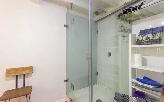 Wolroy House 405 by CTHA