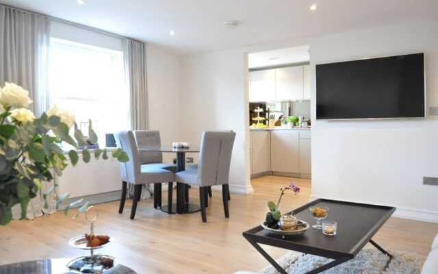 2 Bedroom 2 Storey Flat in Perfect Location
