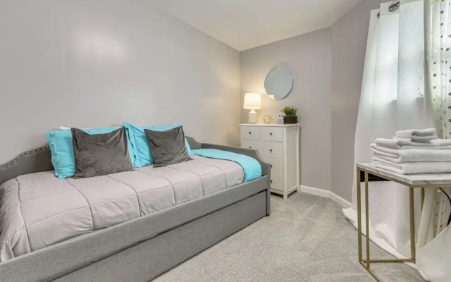 Riverfront Savannah Getaway w/ Pool & Dock!