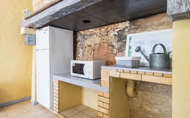 Luxurious Holiday Home with Swimming Pool in Meyrals