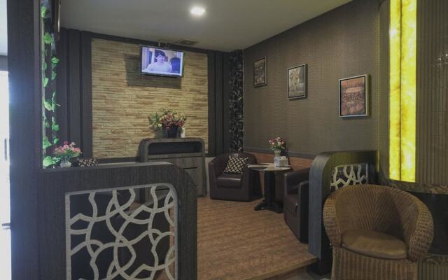 RedDoorz Plus near Pantai Coastarina 2