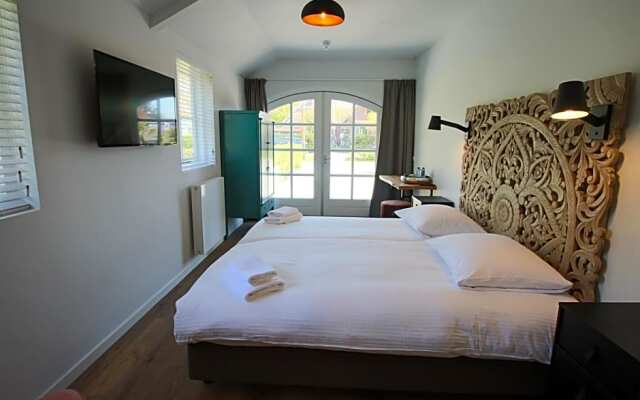 Strandhotel Dennenbos