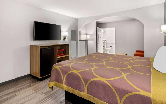 Super 8 by Wyndham Grand Prairie Southwest