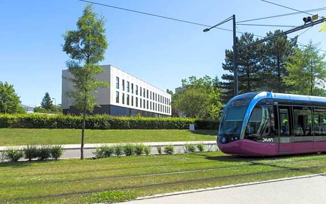 Adonis Dijon Maison Internationale