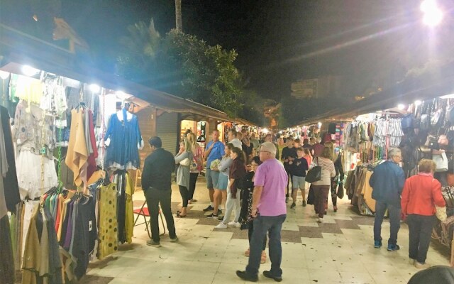 Sunny Holiday Apartment