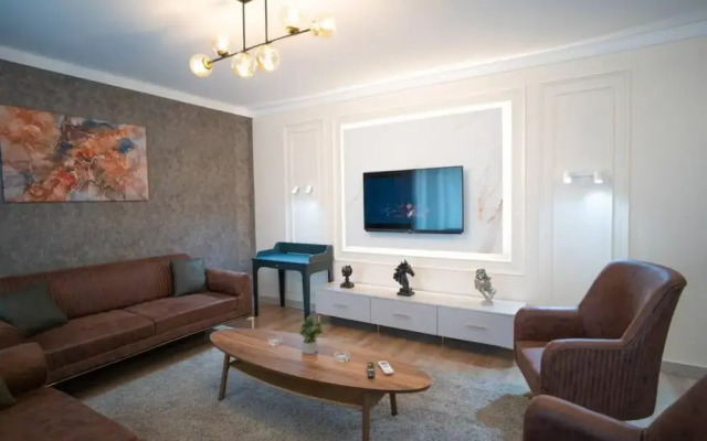 3 B Luxury Apt Near Arena Park AVM