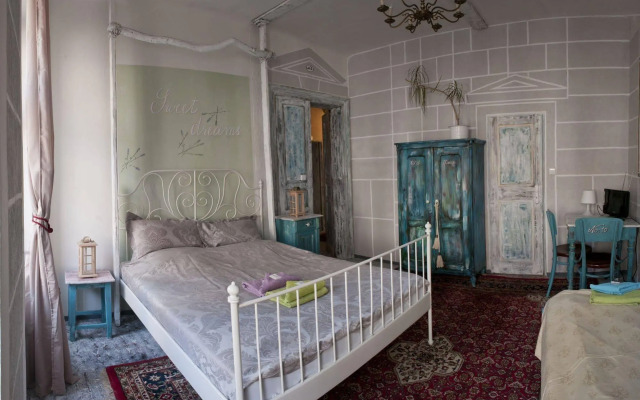 Old Time Hotel