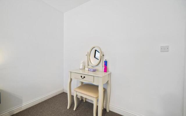 Village Hideaway 2 Bedroom Apartment North Cardiff