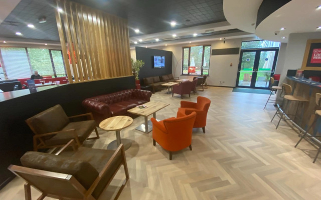 ibis Rugby East