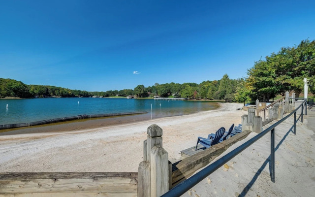 Beach + Pool Access: Smith Mountain Lake Getaway!