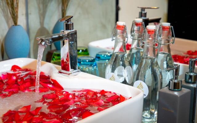 Popular Hotel & Spa