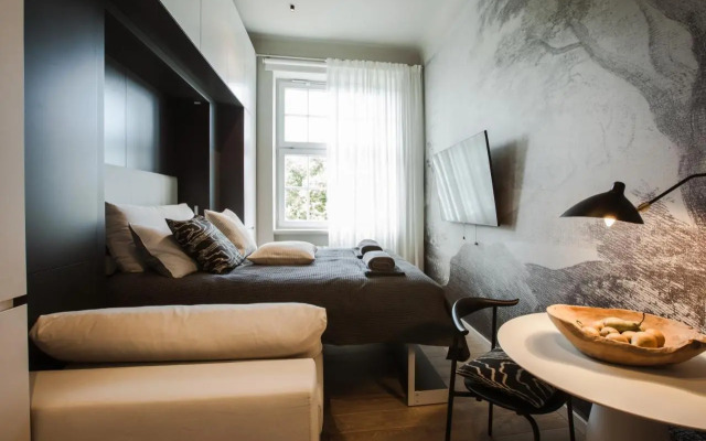 Luxury studio with a park view