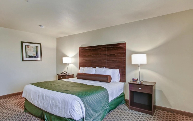 Cobblestone Hotel & Suites – Pulaski/Green Bay