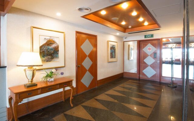 Hotel 81 Palace
