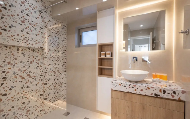 Seaside Elegance Brand New 2BD Luxury Stay