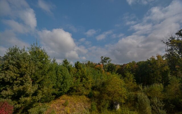 Whispering Pines 5 Bedroom Townhome