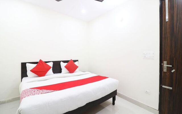 OYO 49097 Comfort Palace