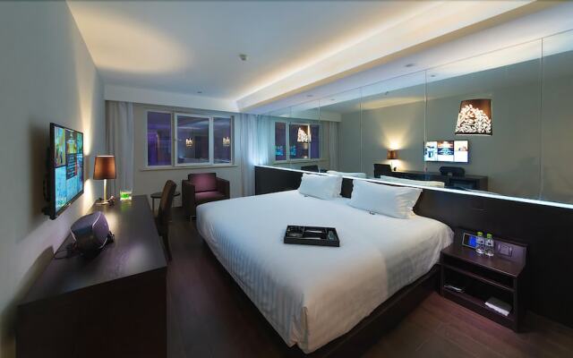 Orange Hotel Select Qingdao Wusi Square