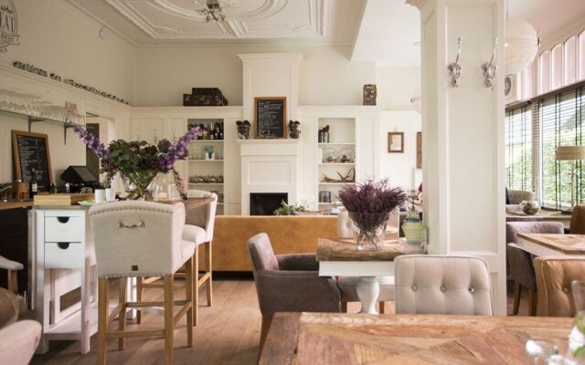 Zenzez Hotel & Lounge
