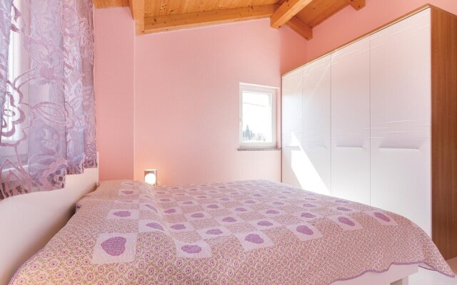 Stunning Home in Rovinjsko Selo With Wifi and 2 Bedrooms