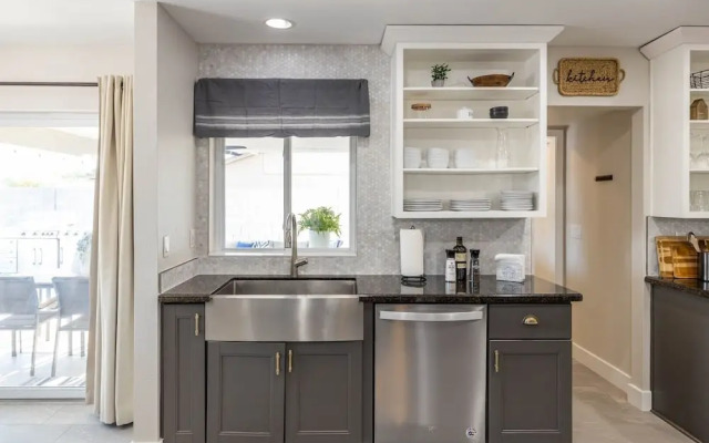 Scottsdale Waltann 3 Bedroom Home by RedAwning