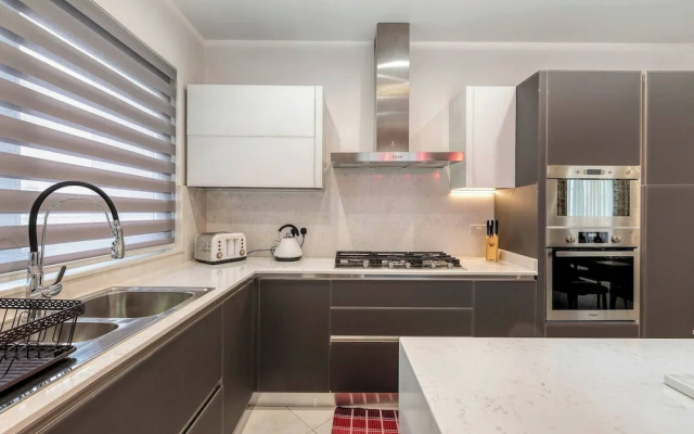 Luxury 3 BR Apt in Gzira Near Sliema - Stjulians