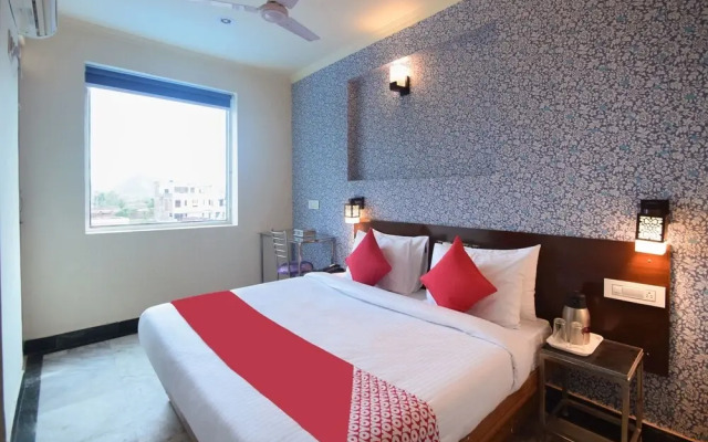 OYO 15246 The Park View Residency