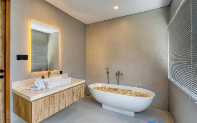 Enzio A4 Elegant 2BR Villa in Vibrant Pererenan  - A Luxury Private Villa By Balinest Villas – Bathroom – Tumbak Bayuh