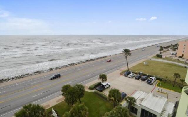 Seawall Condo with Birds Eye Views by RedAwning