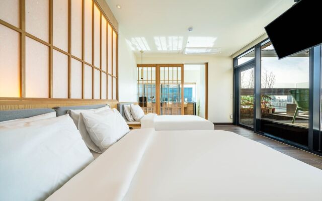 The Bay Club Hotel