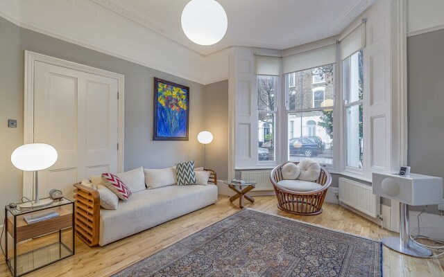 Cheverton Road Townhouse