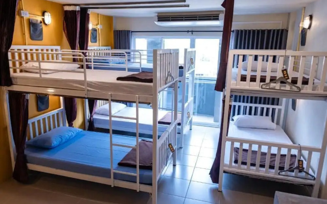 Krabi Freedom Hostel And Bar