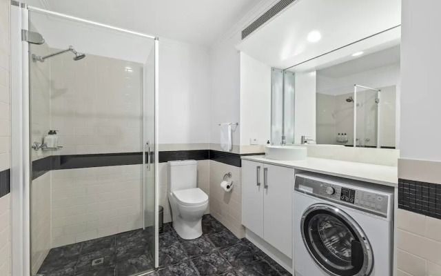 Central 1BR w/ Pool,Gym+Tennis Court Zodiak Stays