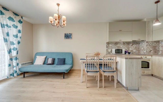 Bright and Newly Refurbished Apartment Near Center