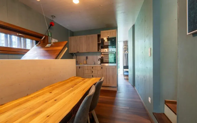 Treehouse in Tournai With Sauna & Forest Views