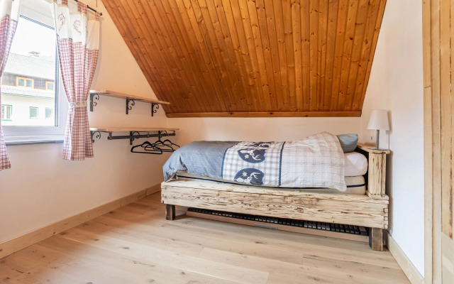Snug holiday home in Weißbriach with terrace