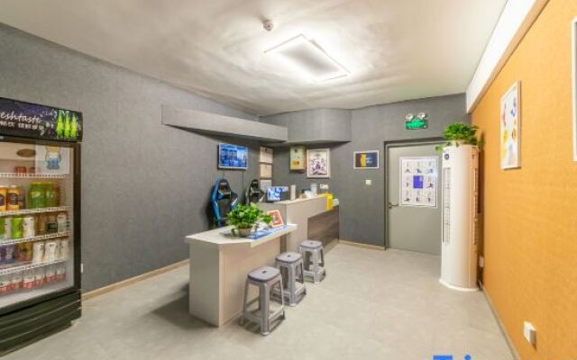 Quark E-sports Hotel