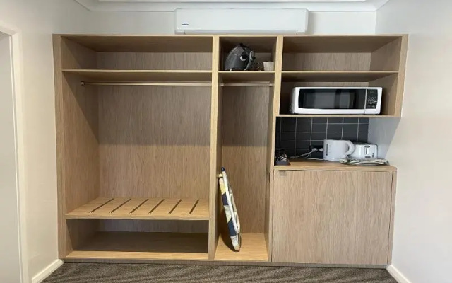 Palm And Pawn Motor Inn – Guest Rooms – Wagga Wagga