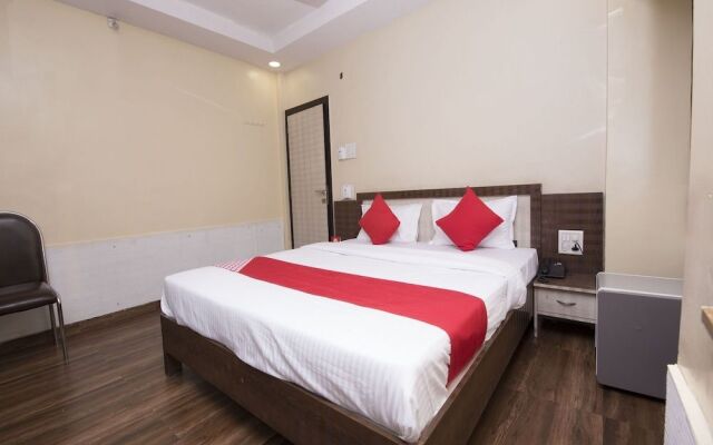 OYO 23631 Mukesh Residency