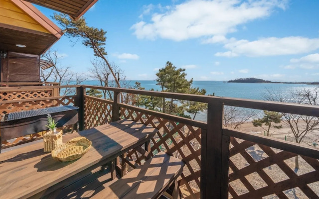 Yeongheungdo Rainbow Ocean View Pension