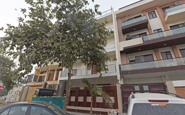 Oyo 19525 Rg Corporate Suites