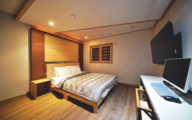 Tongyeong Omad Hotel