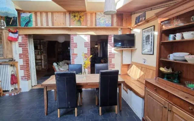 Eco renovation for 8 people near the beach