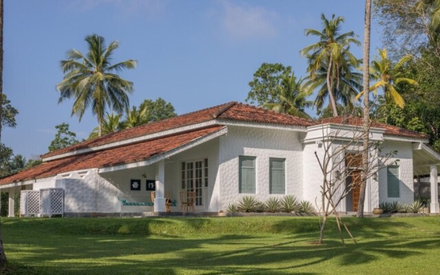 Breathtaking Villa In 02 Acres Of Tropical Walled-in Gardens