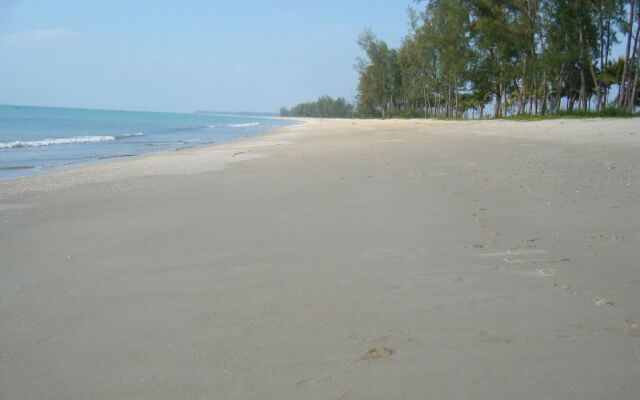 Pranee Beach Bungalows