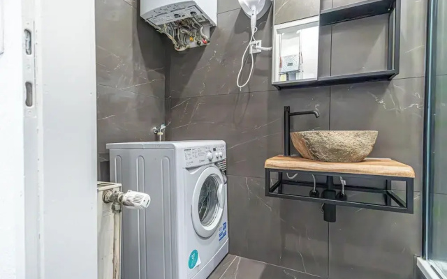 Comfortable 2BR Apt Near Attractions