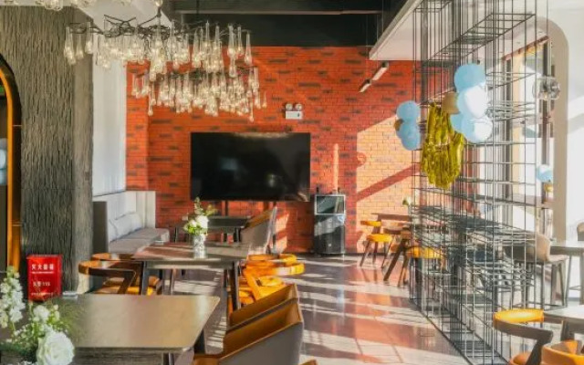 Xishuangbanna Jinghong No.1 Mansion (Splashing Square)