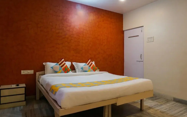 OYO 19648 Home Classy Stay Lonavala Wax Museum